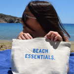5+1 προϊόντα που δεν πρέπει να λείπουν από το νεσεσέρ που θα πάρεις μαζί σου στην παραλία