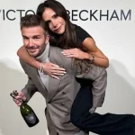 Victoria & David Beckham: Φόρεσαν ξανά τα εμβληματικά μωβ κοστούμια του γάμου τους
