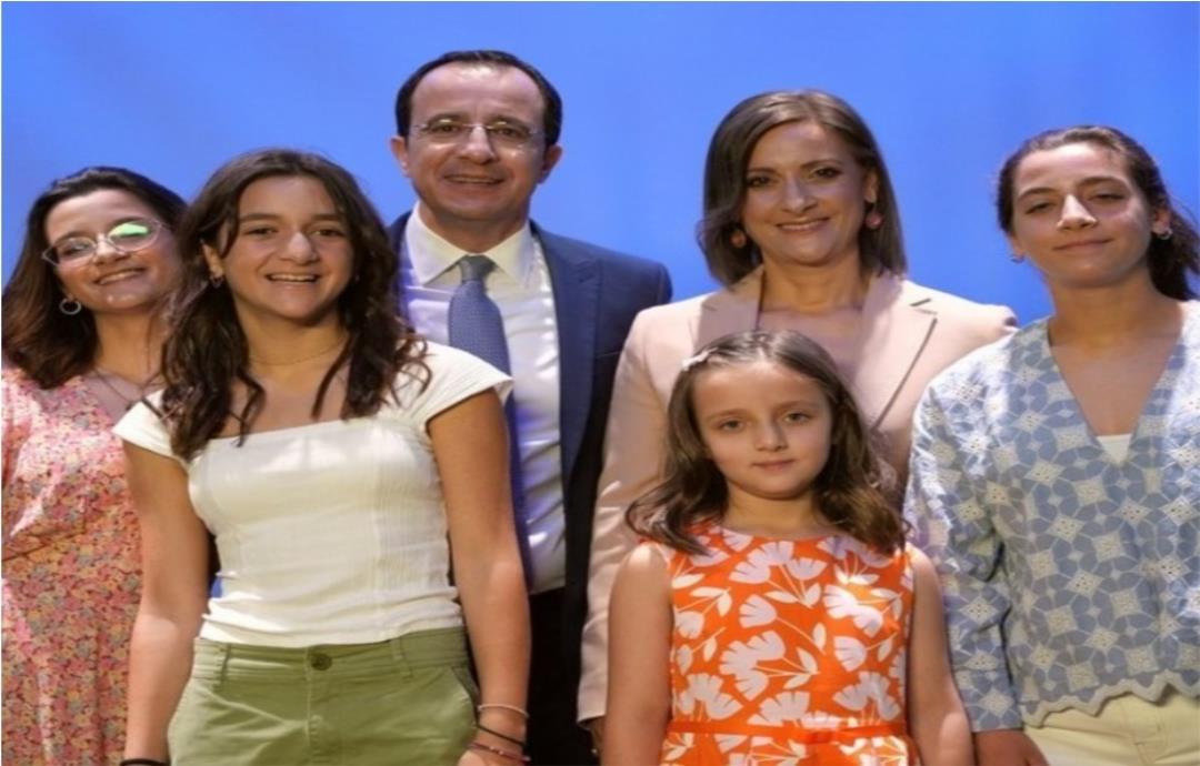 Φιλίππα Καρσερά - Νίκος Χριστοδουλίδης: Γιορτάζουν τα 20α γενέθλια της κόρης τους Αικατερίνης (φωτος)