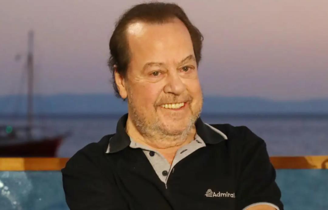 Γιάννης Πάριος: Η άγνωστη ιστορία πίσω από τη δωρεά του τραγουδιστή στο νοσοκομείο “Μεταξά”