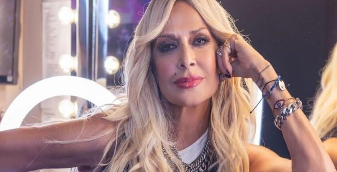 Άννα Βίσση: Πάντα ένα βήμα μπροστά με το πιο κλασσικό καλοκαιρινό αξεσουάρ!