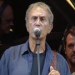 Συγκλονίζει ο Νταλάρας: «Ο Γιωργάκης, ο συμπατριώτης μου από την Κοκκινιά έφυγε»