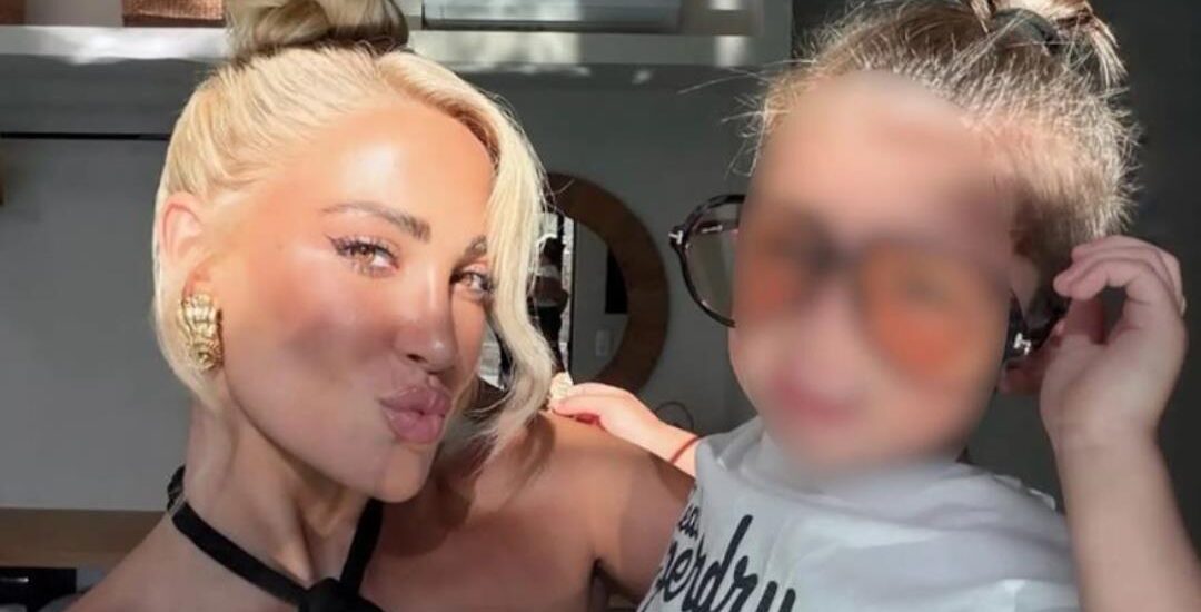Ιωάννα Τούνη: Ετοιμάζει βαλίτσες για το Παρίσι με τον 3χρονο γιο της – Η επίσκεψη στη Disneyland